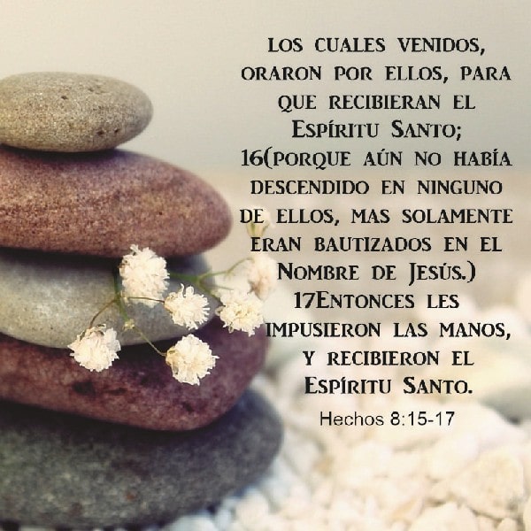 Hechos 8:15-17